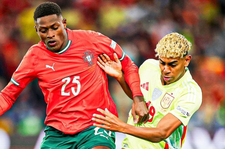 马丁内斯：昨天训练后B费让内维斯主罚任意球；更衣室氛围很好（马丁内斯透露：B费昨训后将任意球机会让给内维斯，更衣室气氛不错）