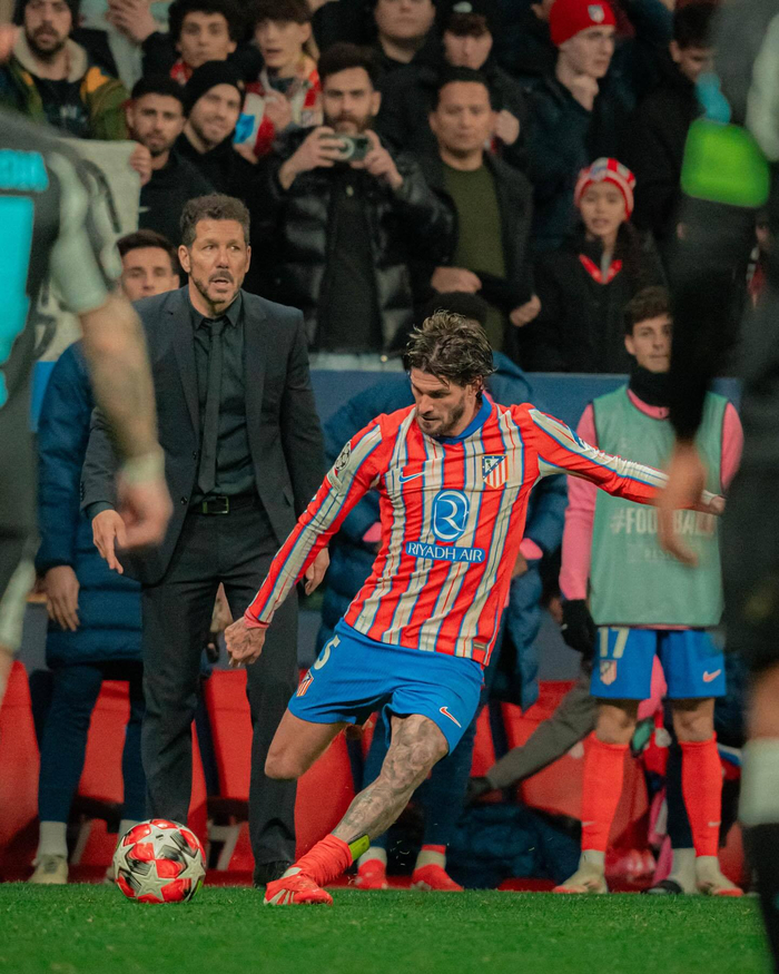 拜仁对阵圣保利全场3次射门中柱：卡尔2次、凯恩1次